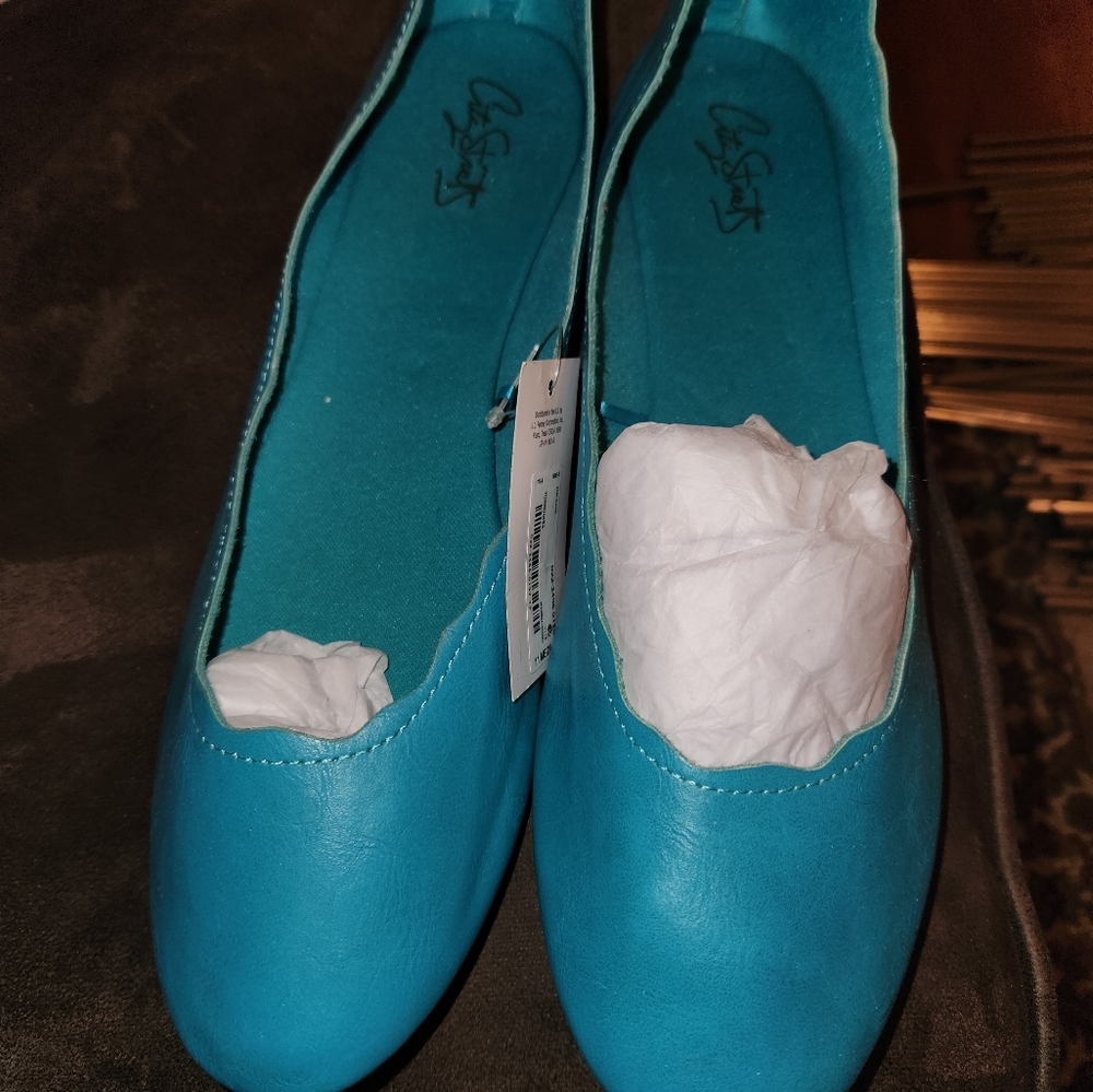 Turquoise blue baby doll flats. - Picture 3 of 6